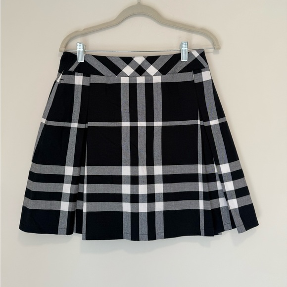 Burberry Golf Plaid Pleated Skort size 6, New With Tags attached - Picture 2 of 11